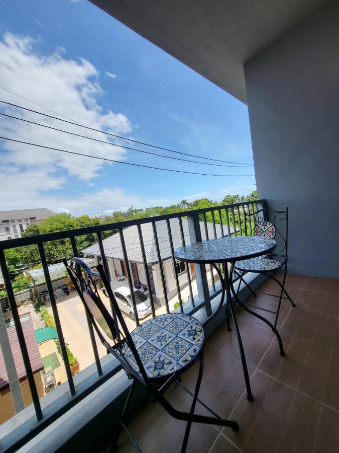 The Patio Condo Bang Saen Bagian luar foto